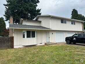 Building Photo - Beautifully updated 3 bedroom 1.5 bath dup...
