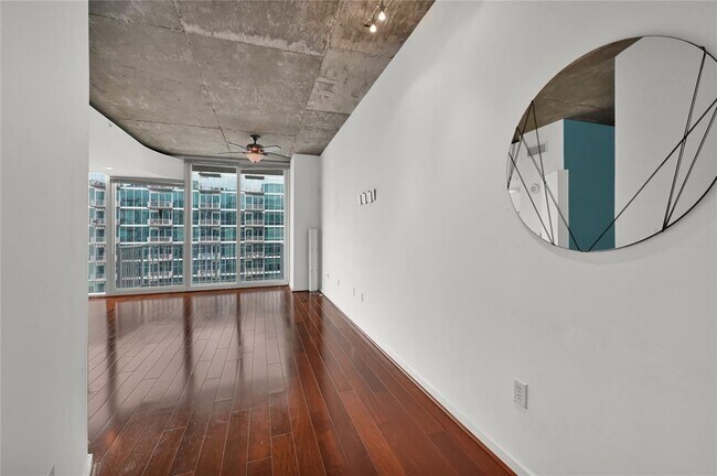 Building Photo - 5925 Almeda Rd