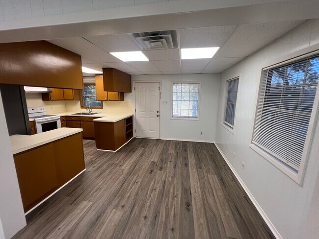 Building Photo - 11106 N Dowling Rd