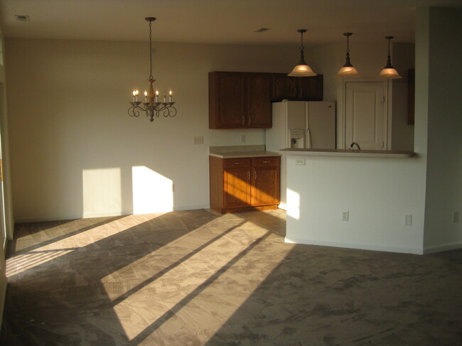 Dining area - 295 Skyview Ct