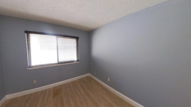 Building Photo - 3537 N San Joaquin St