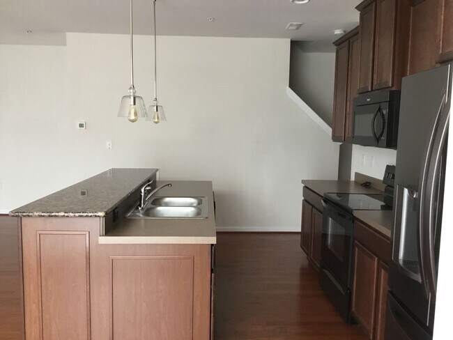 Building Photo - 3030 Meridian Cmns