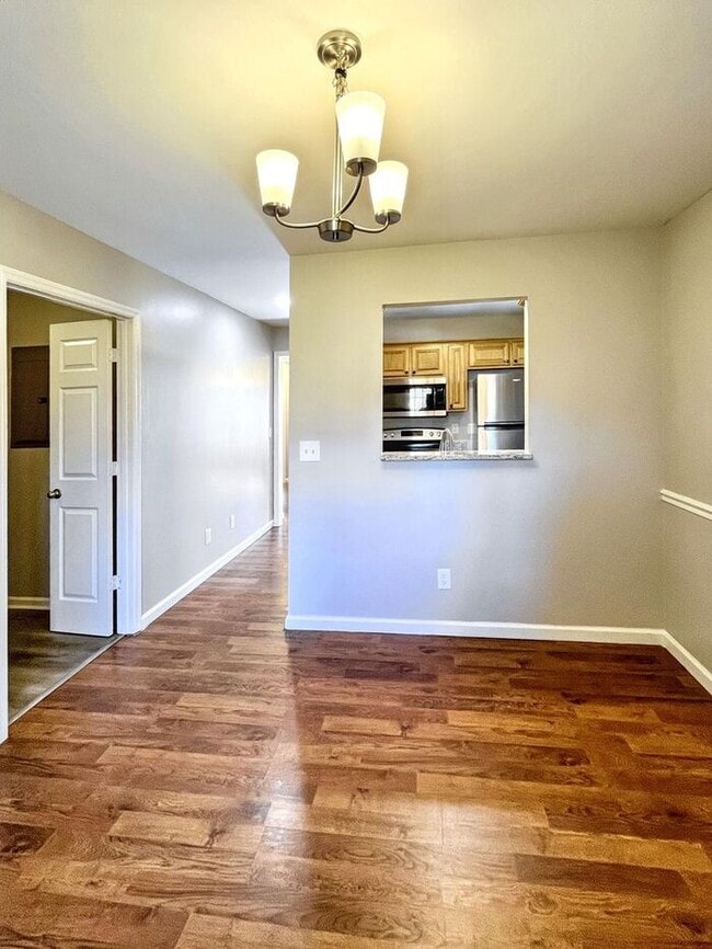 Building Photo - 3-Bedroom Home with Convenient Access to N...