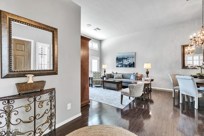 Building Photo - 8889 E Meadow Hill Dr