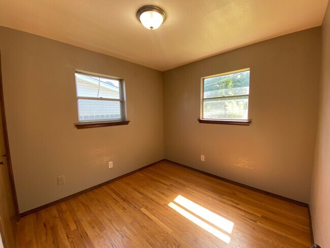 Building Photo - 4725 S Shallow Brook Dr