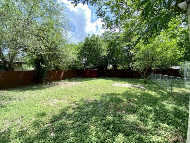 Building Photo - 126 S Krueger Ave
