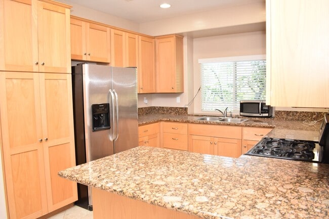 Building Photo - 1341 Greenfield Dr