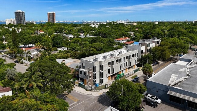 Building Photo - 420 NE 72nd St