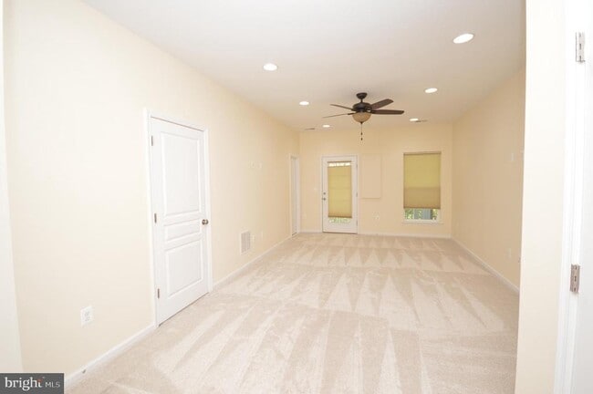 Building Photo - 1571 Renate Dr
