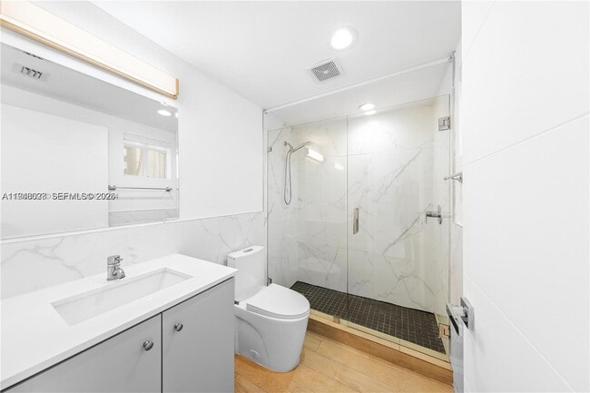 Building Photo - 1966 Biarritz Dr