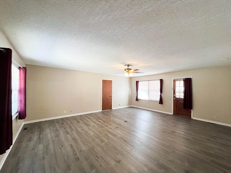 Building Photo - 11318 Crestfield Dr SE