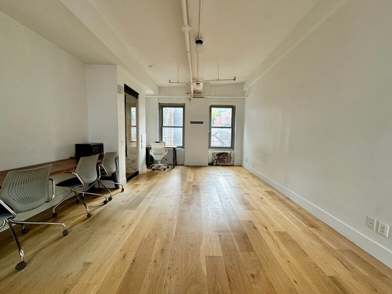 Building Photo - 5 W 37th St