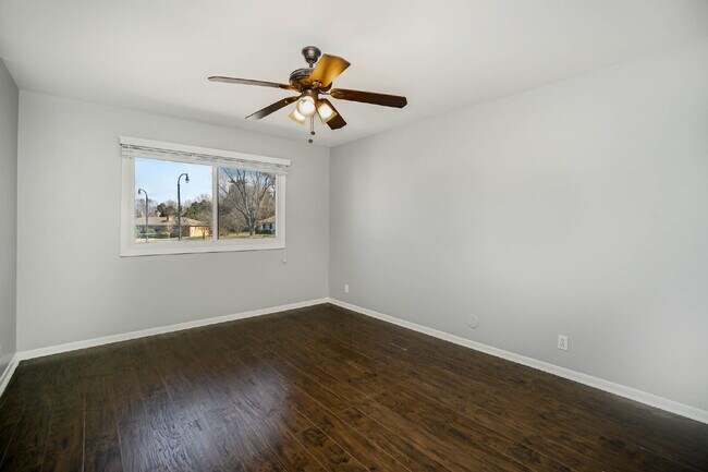 Building Photo - 1 bedroom 1 badroom condo in Franklin