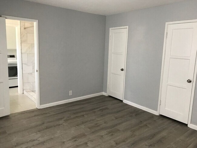 Building Photo - 501 W Maple Ave