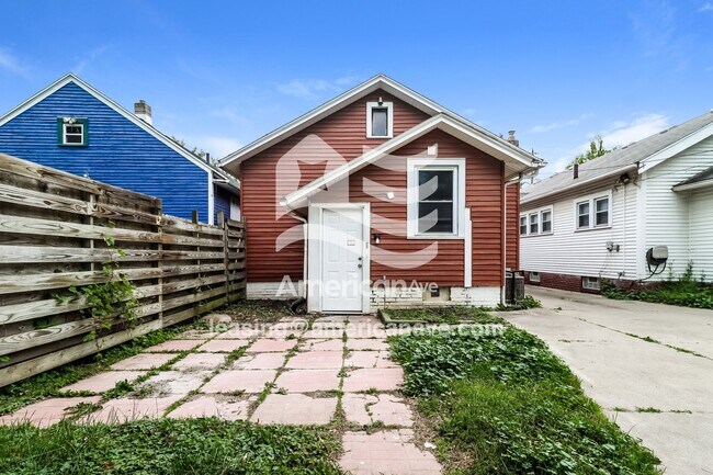 Building Photo - 1738 Marne Ave