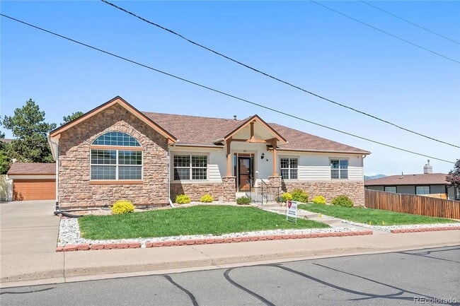 Building Photo - Amazing, Large & Beautiful Lakewood Home A...