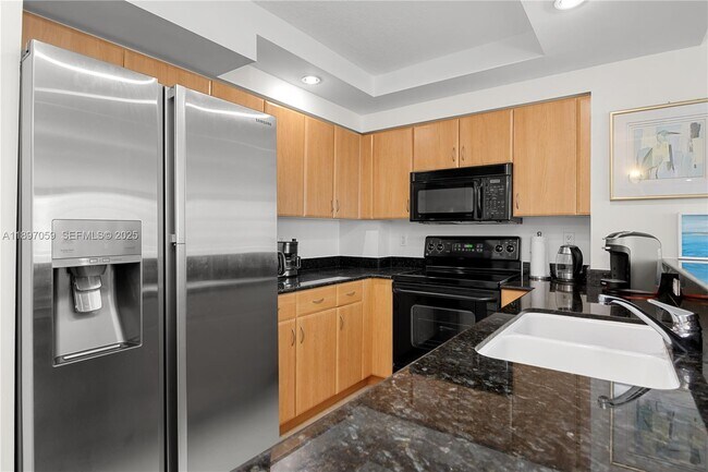 Building Photo - 6917 Collins Ave