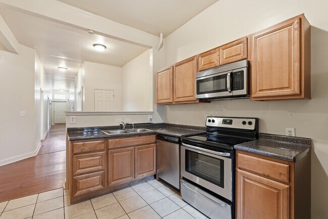 Building Photo - 309 W 41st St
