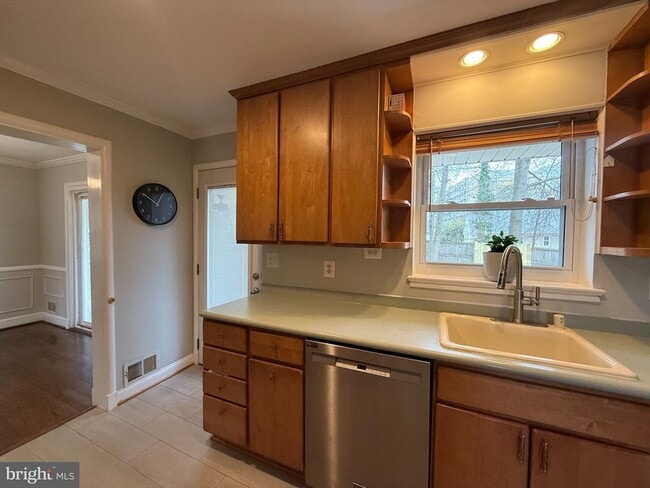 Building Photo - 9709 Saxony Rd