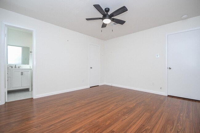 Building Photo - 2515 Valleyfield Dr