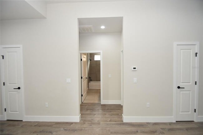 Building Photo - 20 Uniondale Pl