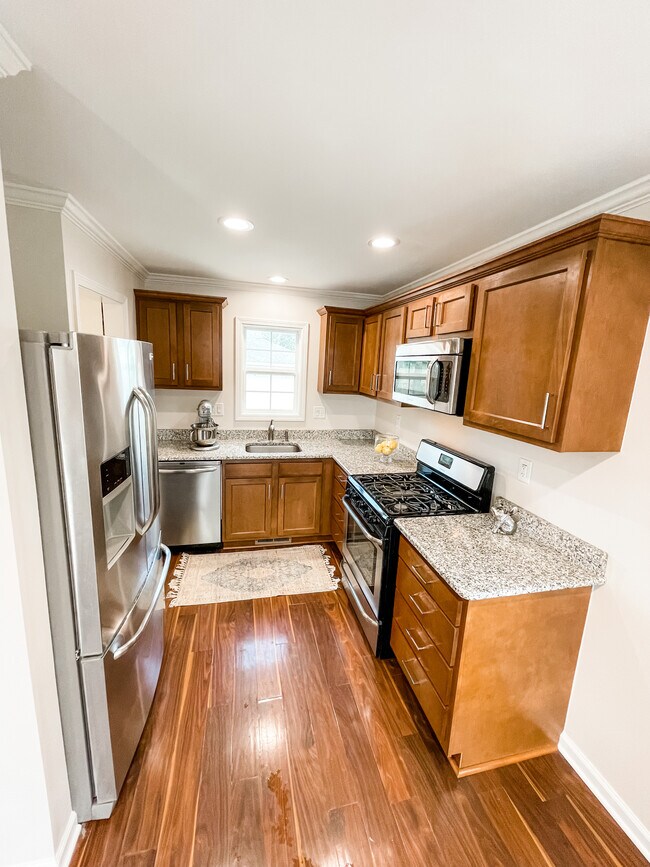 Building Photo - 426 Hillcrest Ave