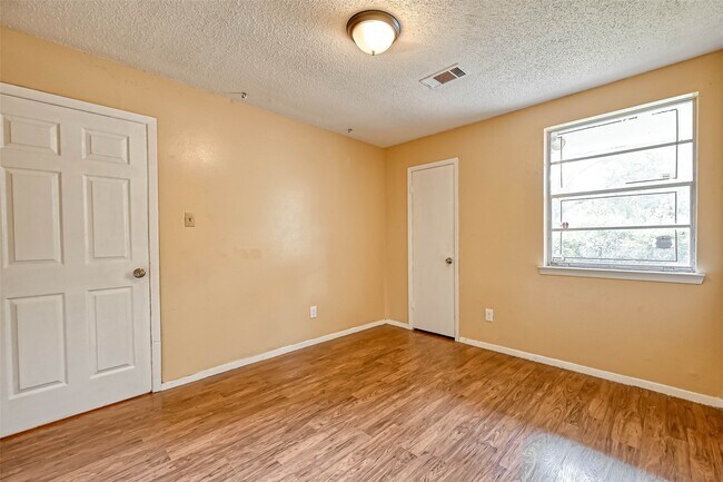 Building Photo - 14427 Campden Hill Rd