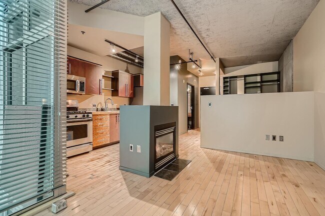 Building Photo - Discover Comfort & Style in the Heart of Portland