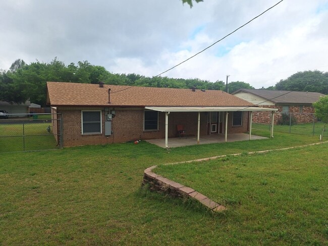 Building Photo - 3BR/2BA Home with Private Yard in Crowley