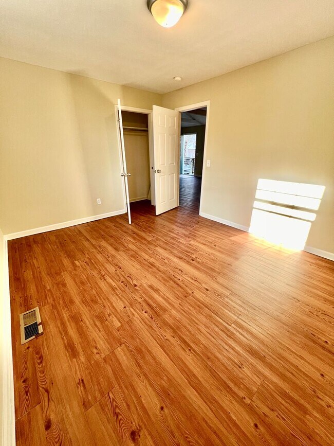 Building Photo - 2 Bed 1 Bath in East Nashville by Shelby $1525/mo