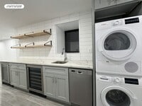Building Photo - 323 E 93rd St