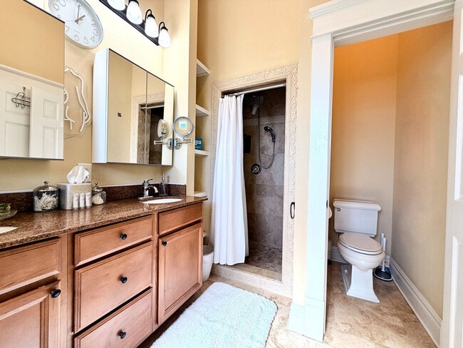 Building Photo - 509 S Willow Ave