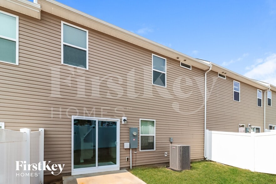 Building Photo - 10723 Rivergate Dr NW