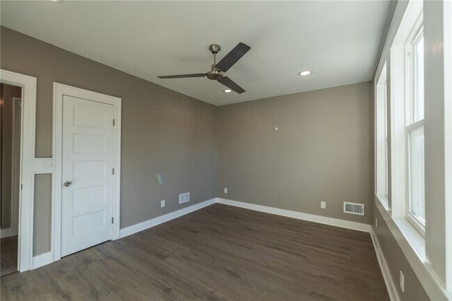 Building Photo - 531 N Euclid Ave