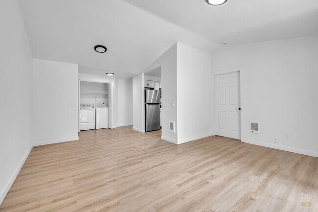 Building Photo - Bluebird Cozine Creek ***MOVE IN SPECIAL $...
