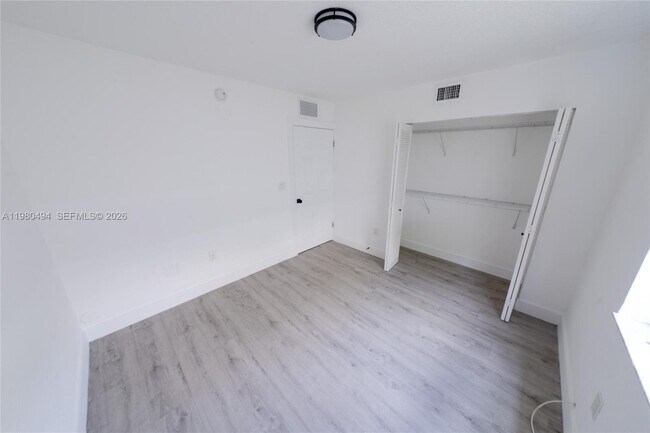 Building Photo - 3417 NW 22nd Ave