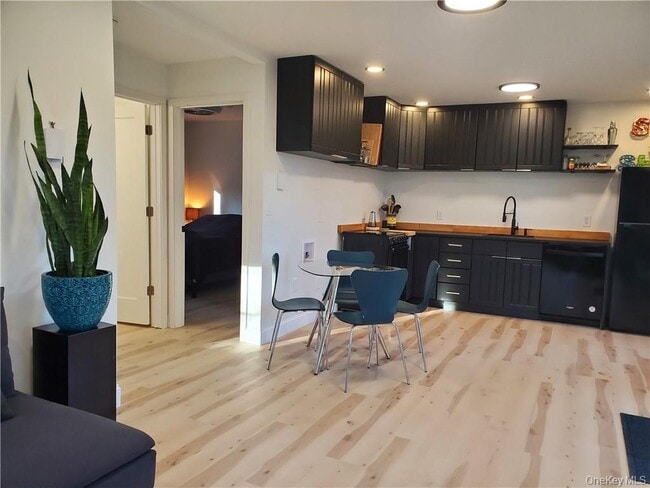 Building Photo - 44 Dellenbaugh Rd