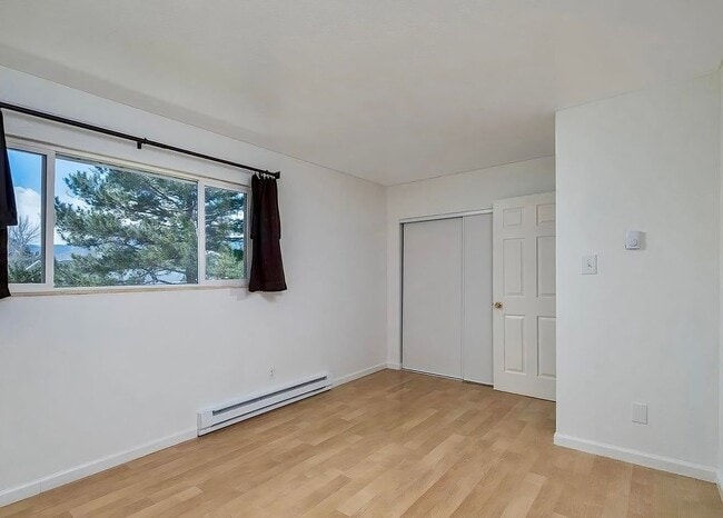 Building Photo - Two Bedroom 1.5 Bath Townhome