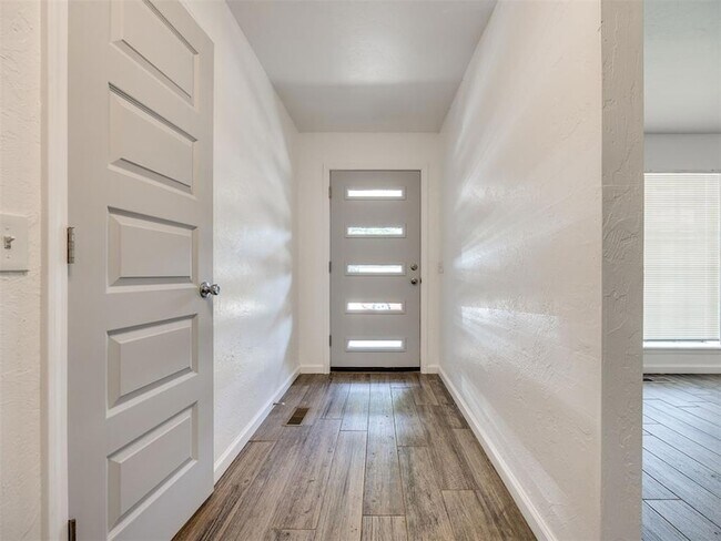 Building Photo - 6312 Overcourt Manor