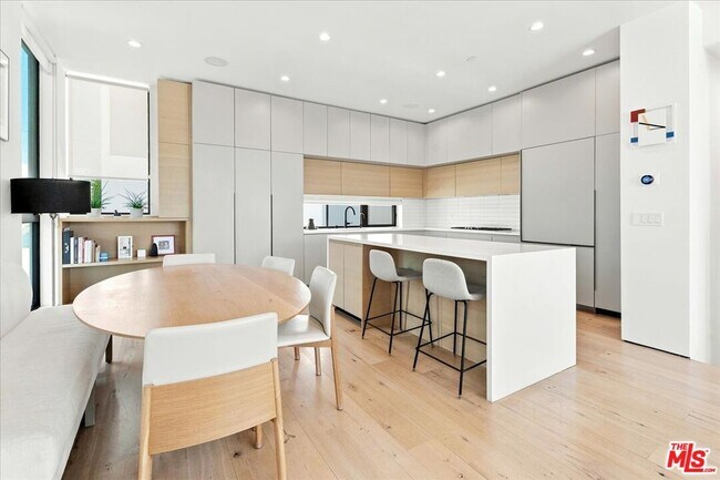 Building Photo - 6077 1/2 Horner St