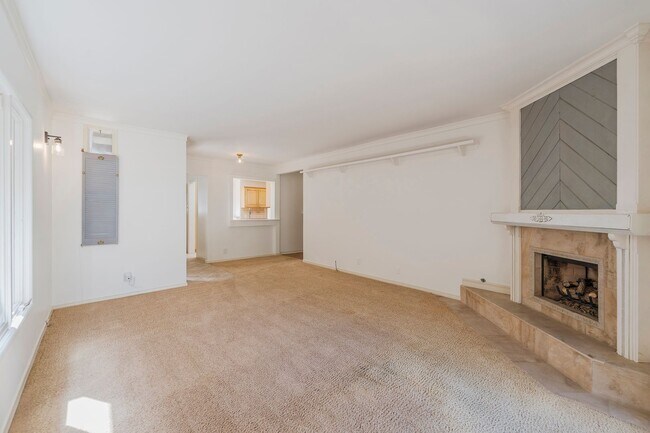 Building Photo - 620 S Gertruda Ave