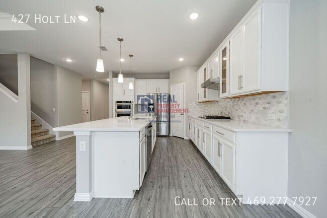 Building Photo - 427 Holt Ln