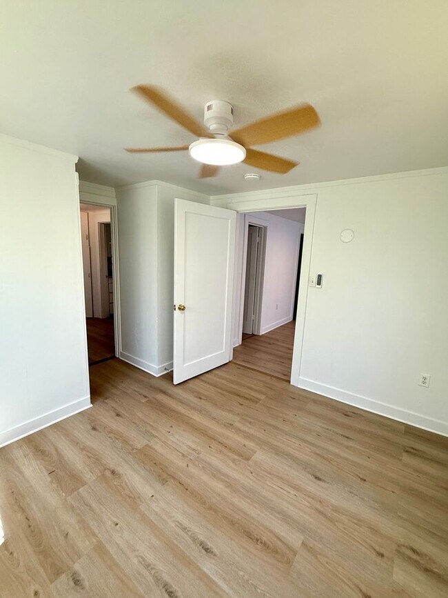 Building Photo - 205 S Crawford Ave