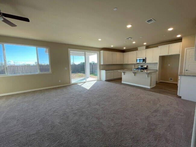 Building Photo - Great Galt 3 Bedroom