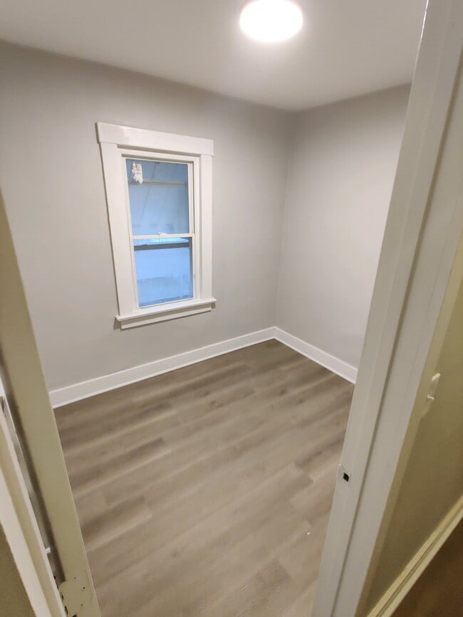 Building Photo - 2322 Eby Ave