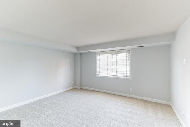 Building Photo - 1601 N Van Dorn St