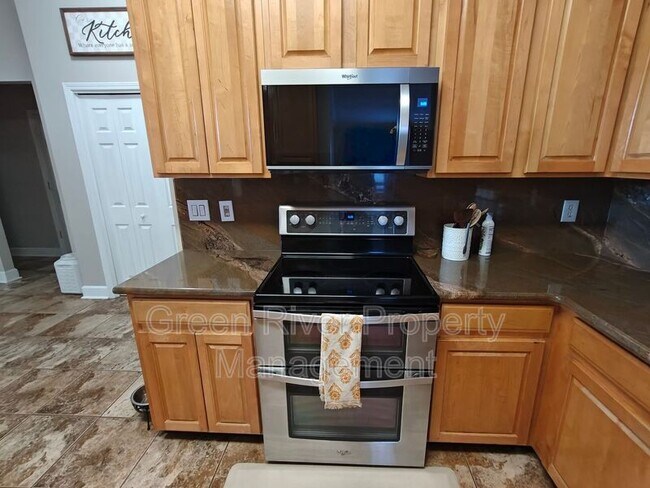 Building Photo - 1505 Majestic View Ln