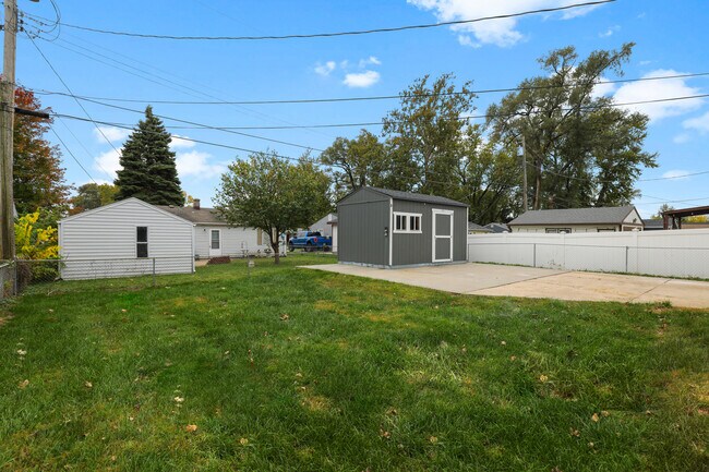 Building Photo - 1003 E Hopkins Dr