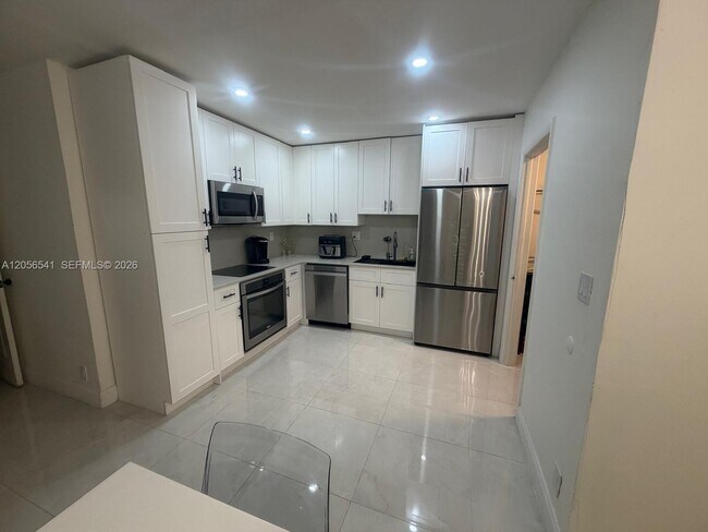 Building Photo - 12811 SW 43rd Dr