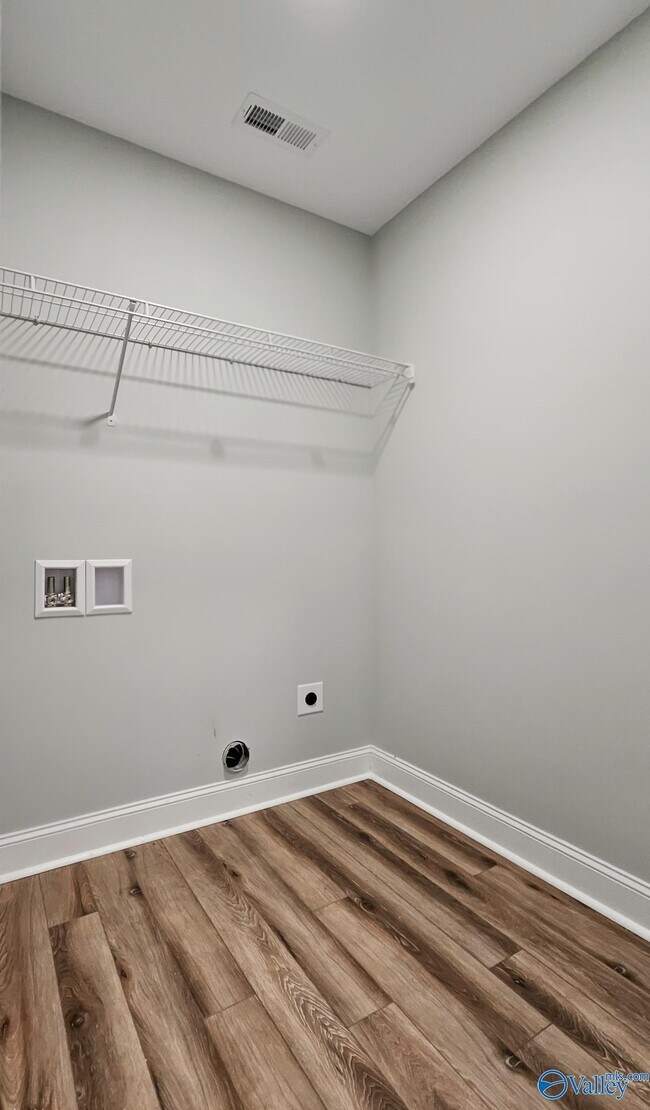 Building Photo - 14300 Peek Dr